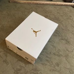 Brand New with box 2022 Women’s Air Jordan 1 Mid Marine Green